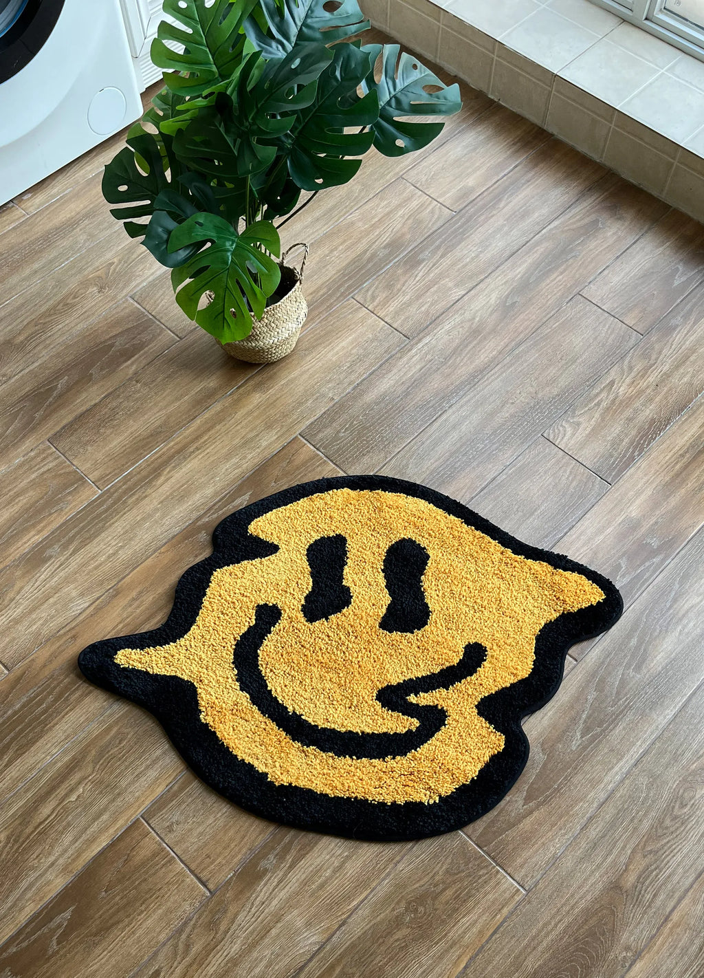 Trippy Smiley Face Fluffy Accent Rug – Psychedelic Retro Bedroom Decor Mat